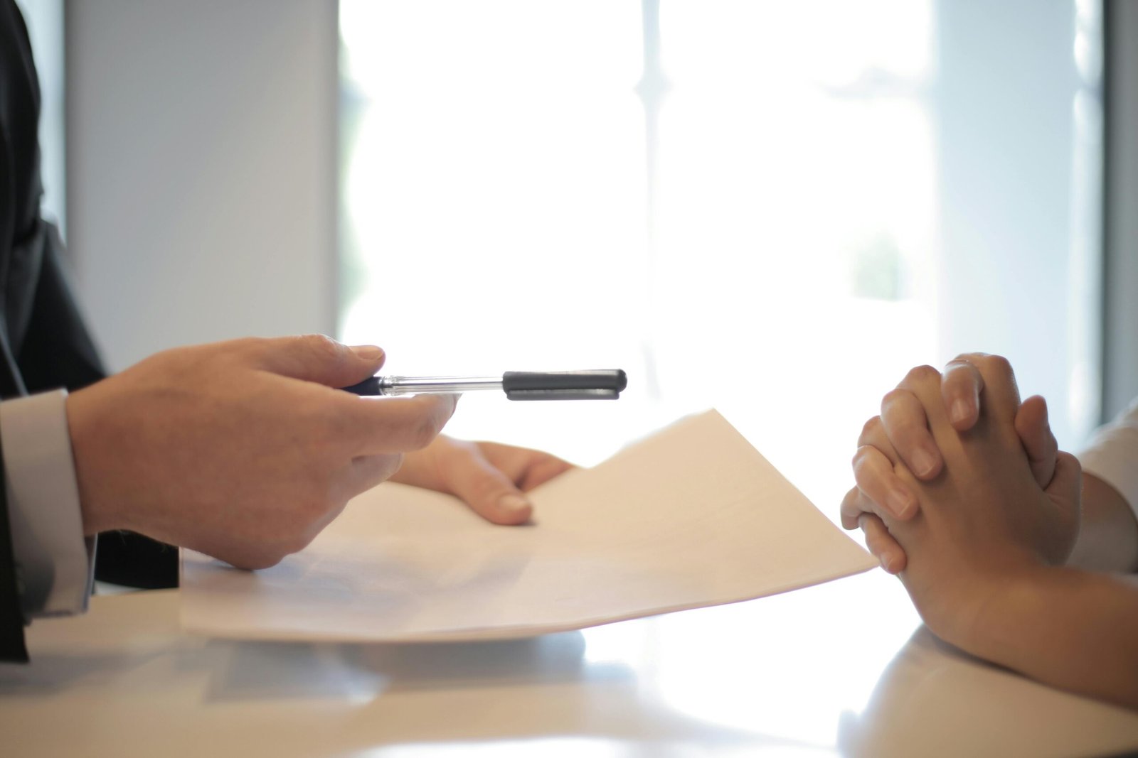 مهارات التفاوض، استراتيجيات التفاوض، التفاوض الفعّال، التفاوض في بيئة الأعمال، فن التفاوض، تطوير مهارات القيادة، التفاوض الناجح،