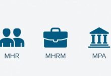 مخطط يوضح الفرق بين اختصارات ماجستير الموارد البشرية MHR و MHRM وماجستير الإدارة العامة MPA